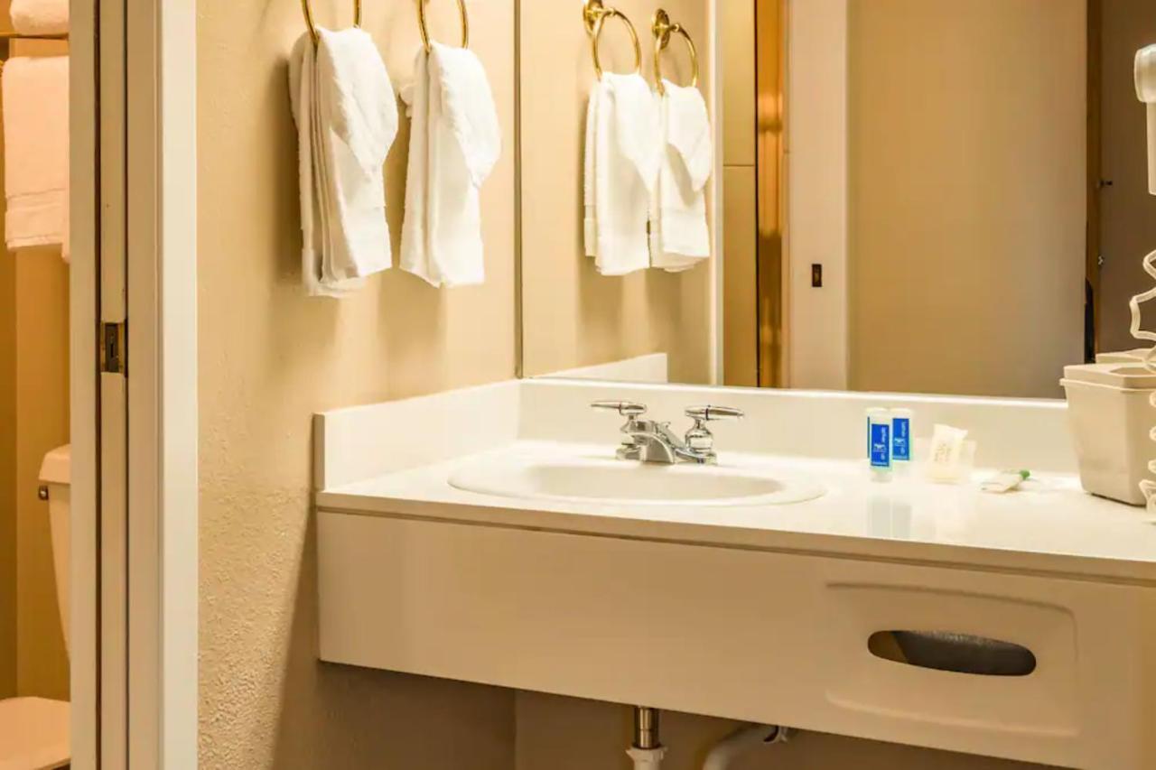 Oyo Hotel Lincoln Airport Ne, Hwy 80 Esterno foto